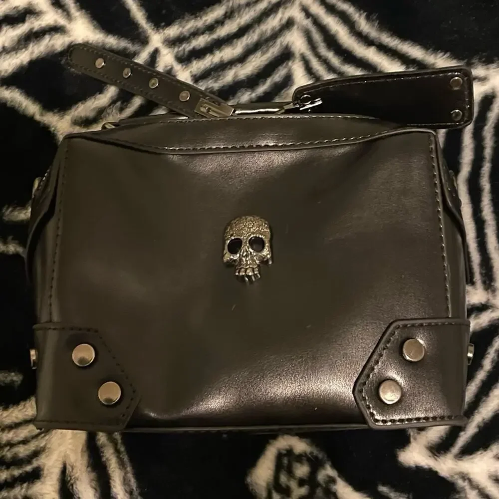 Edgy Goth Stud Chic Punk Skull Crossbody Hand & Shoulder Bag Purse